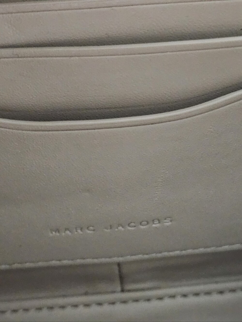 Authentic Marc Jacobs Elegant Shoulder Bag with Chain Strap - Picture 10 of 16